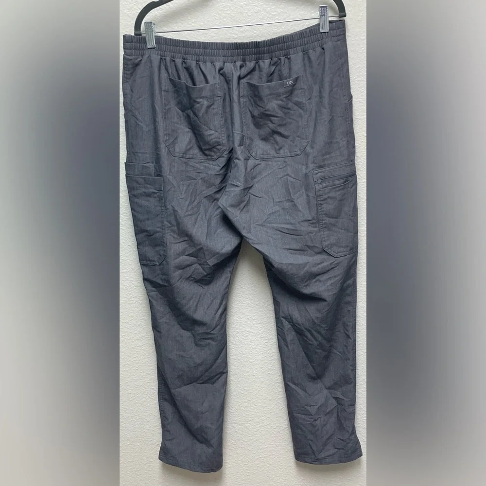 Figs Women’s Charcoal Gray Technical Scrub Cargo Pants Size Large